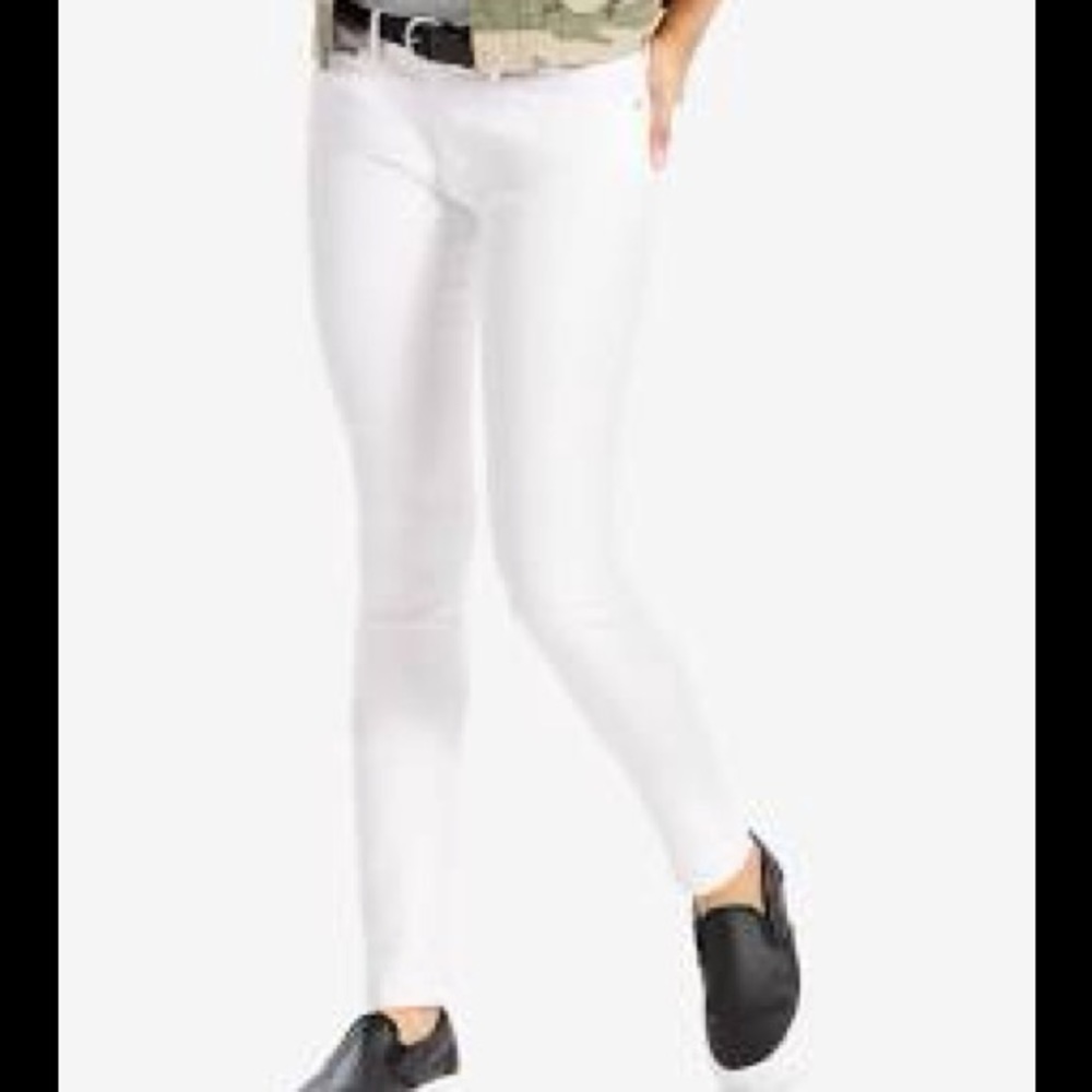 Levi’s Curve white low skinny 7M/28
